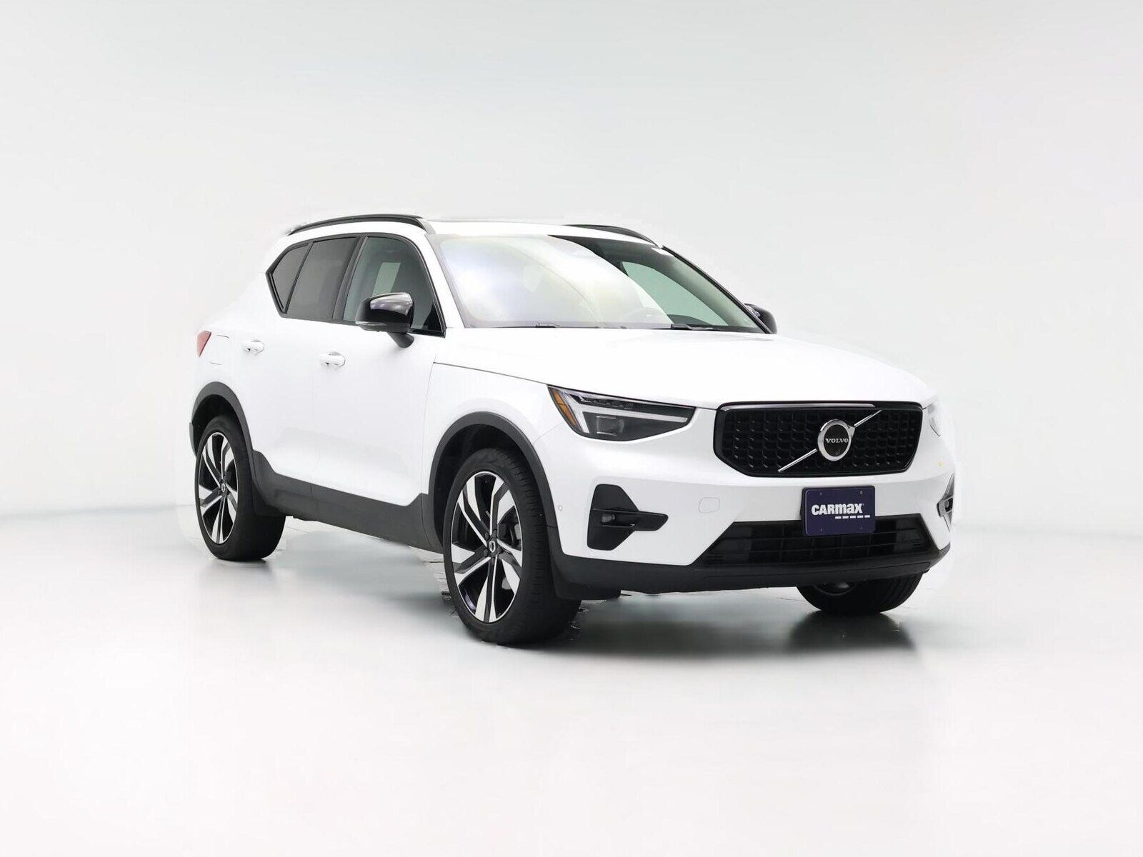 2024 VOLVO XC40