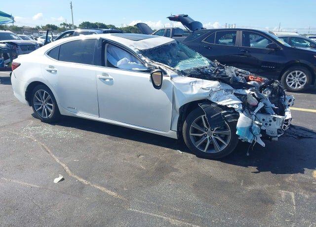 2016 LEXUS ES