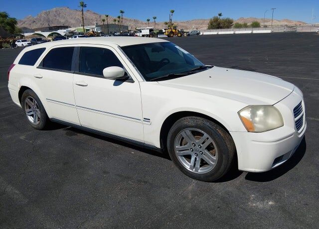 2005 DODGE Magnum