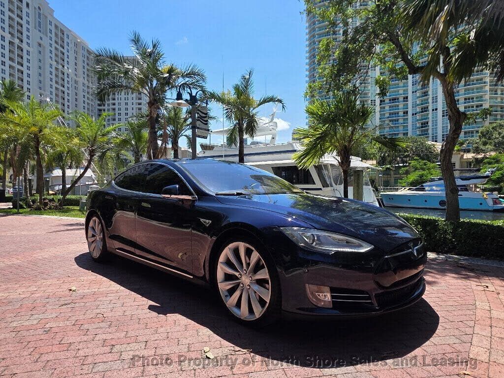 2015 TESLA Model S