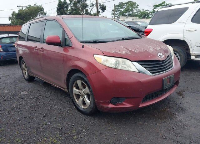 2011 TOYOTA Sienna