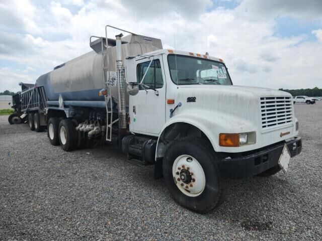 1999 INTERNATIONAL F-4900