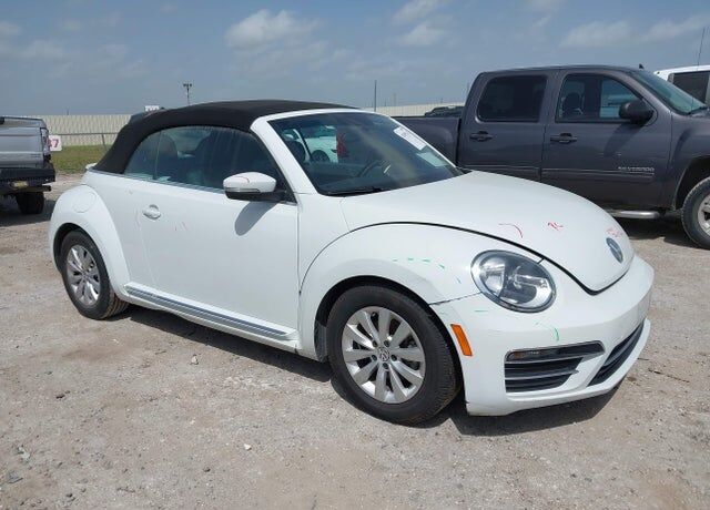 2018 VOLKSWAGEN Beetle