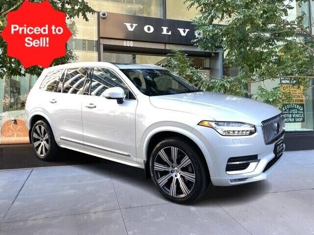 2022 VOLVO XC90