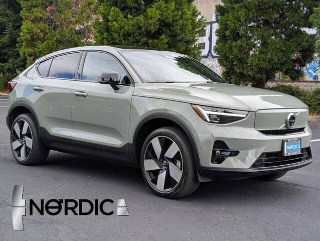 2023 VOLVO C40