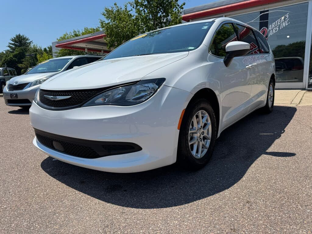 2022 CHRYSLER Voyager
