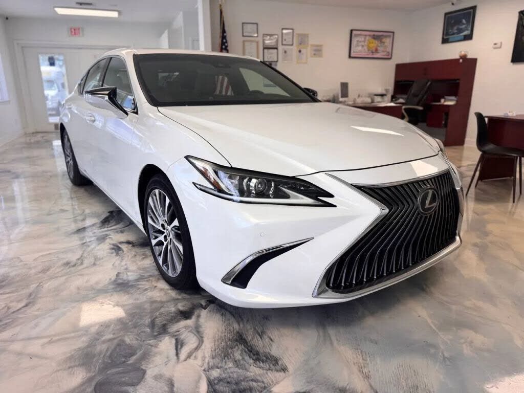 2019 LEXUS ES