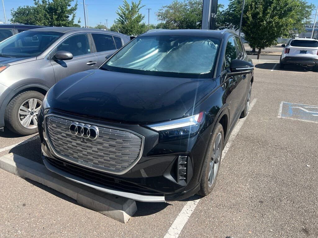 2022 AUDI Q4