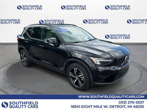 2023 VOLVO XC40