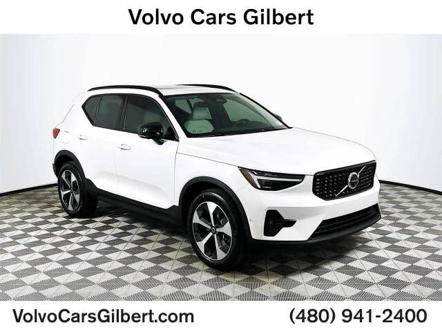 2026 VOLVO XC40