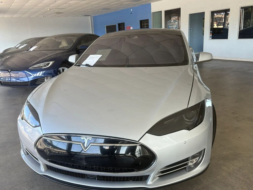 2015 TESLA Model S
