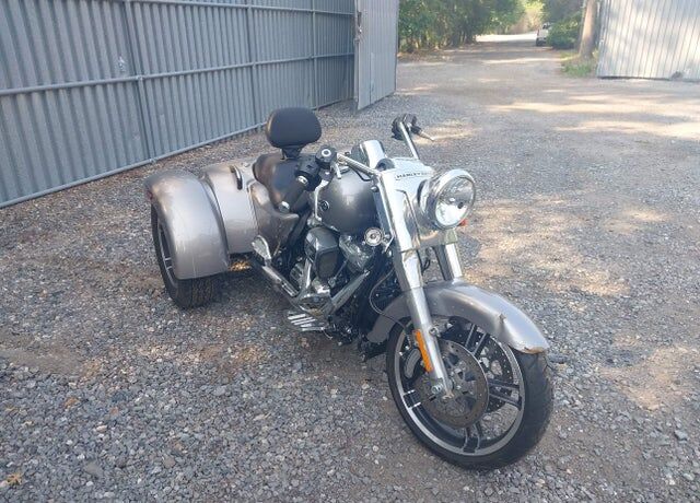 2017 HARLEY DAVIDSON FLRT / Freewheeler