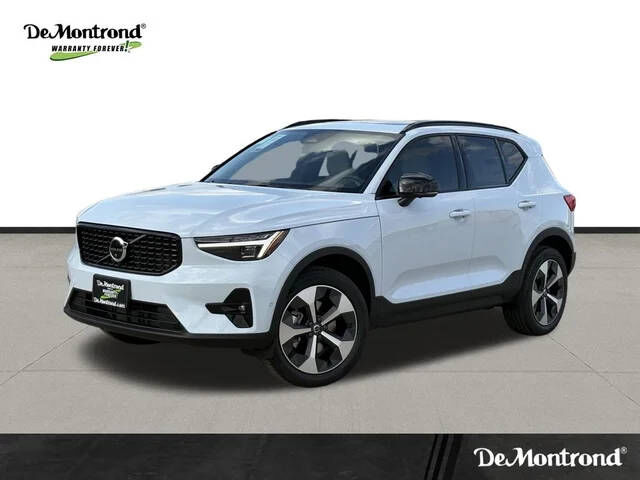 2026 VOLVO XC40