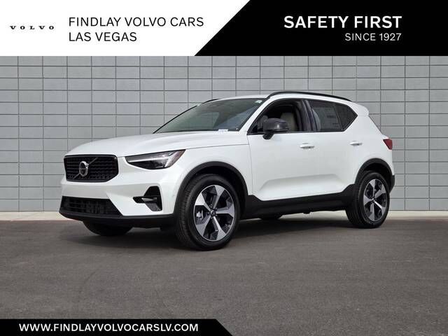 2026 VOLVO XC40