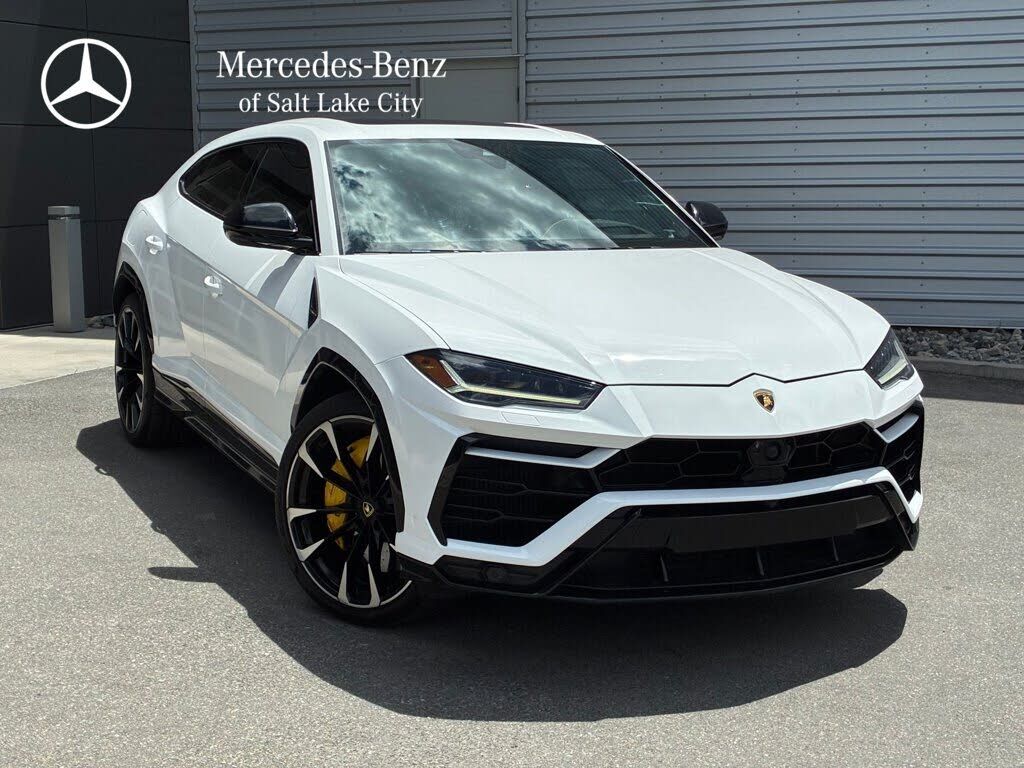 2022 LAMBORGHINI URUS