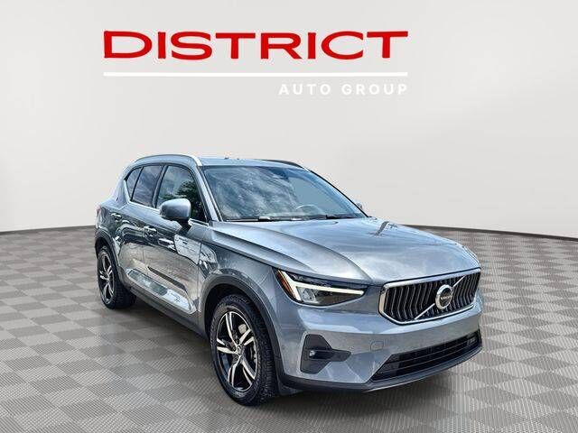 2023 VOLVO XC40