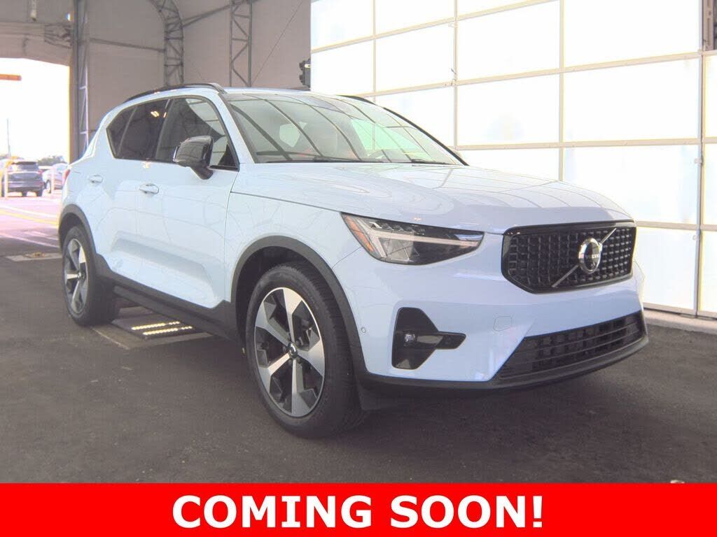 2024 VOLVO XC40