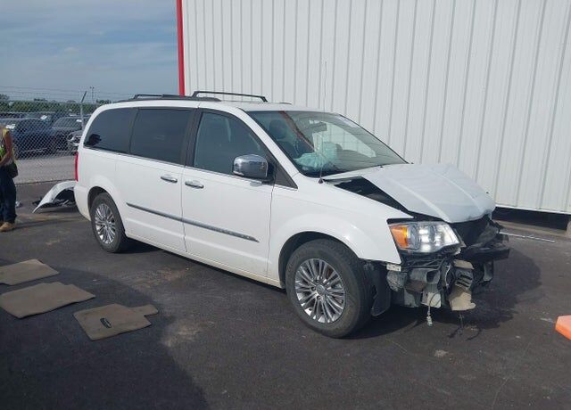 2016 CHRYSLER Town and Country