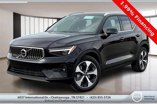 2025 VOLVO XC40