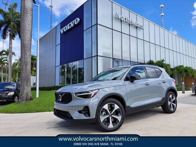 2026 VOLVO XC40
