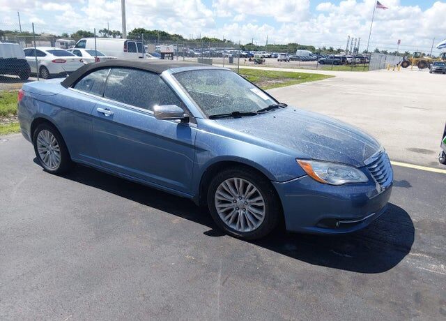 2011 CHRYSLER 200