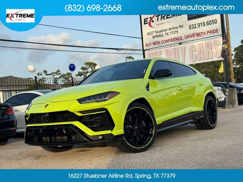2022 LAMBORGHINI URUS