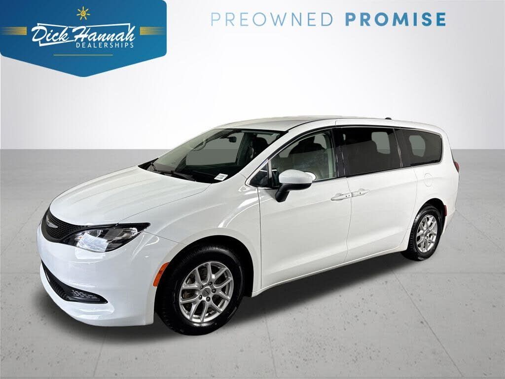 2022 CHRYSLER Voyager