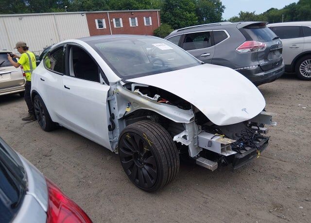 2025 TESLA Model Y