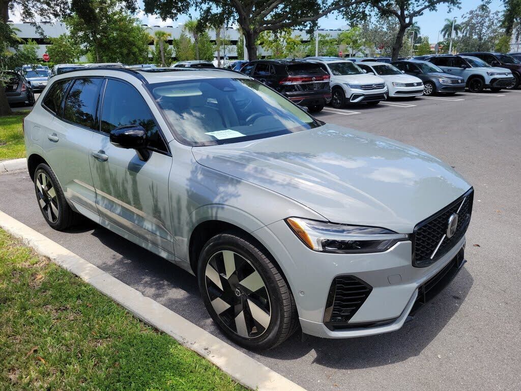 2025 VOLVO XC60