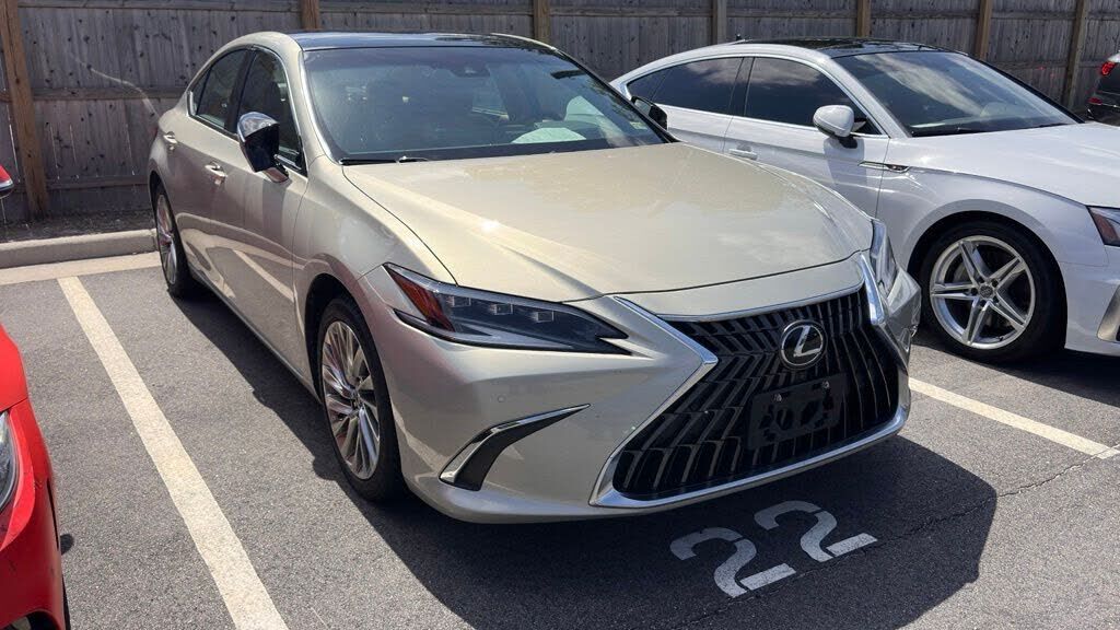 2022 LEXUS ES