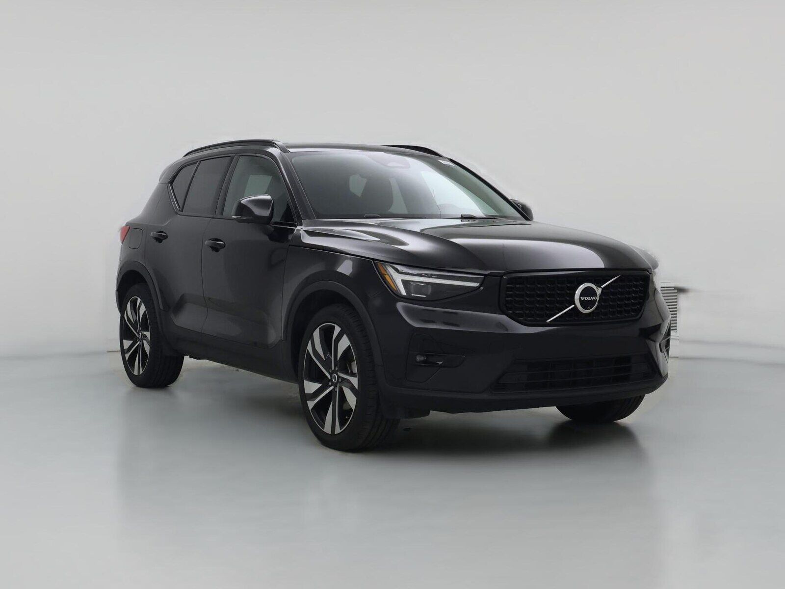 2024 VOLVO XC40