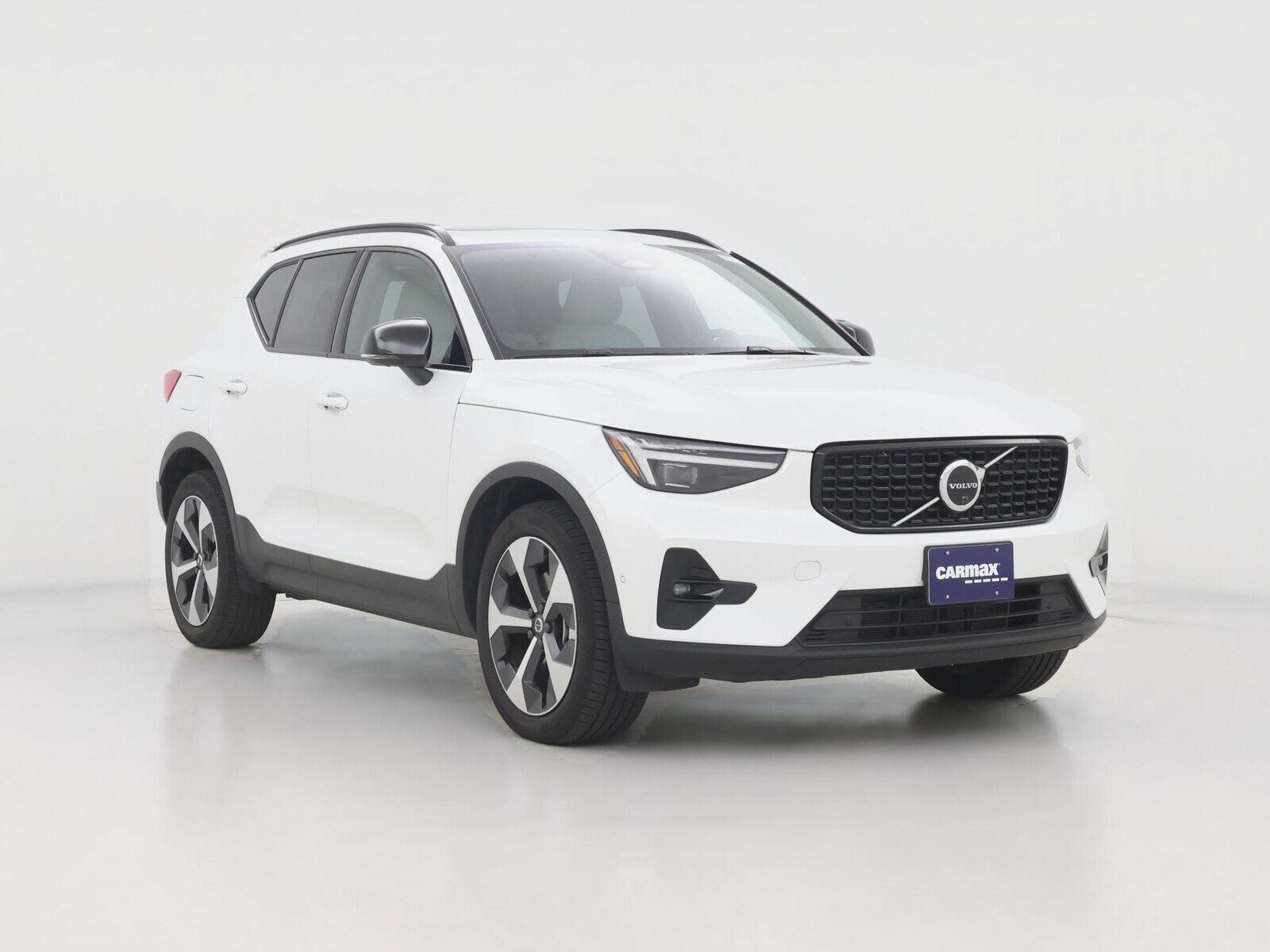 2026 VOLVO XC40