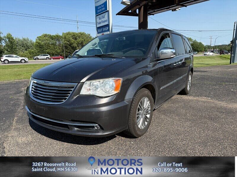 2016 CHRYSLER Town and Country