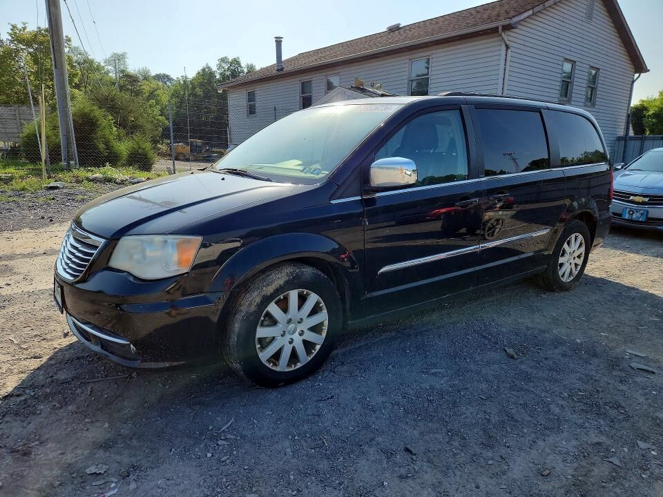 2013 CHRYSLER Town and Country