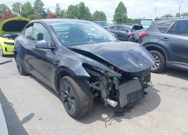 2025 TESLA Model Y