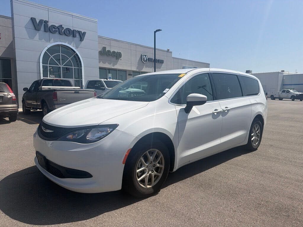 2023 CHRYSLER Voyager