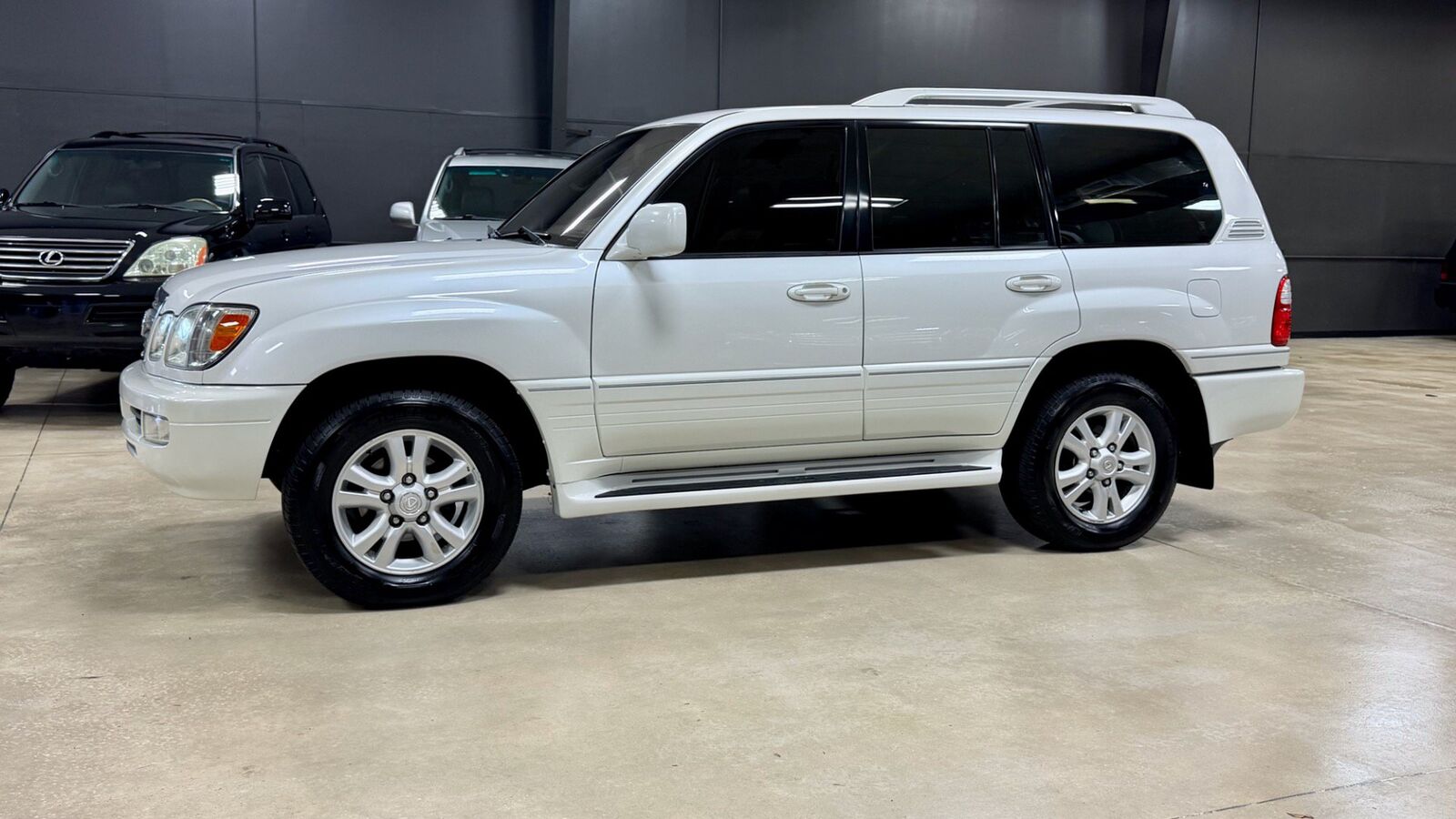 2003 LEXUS LX