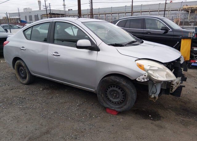 2013 NISSAN Versa