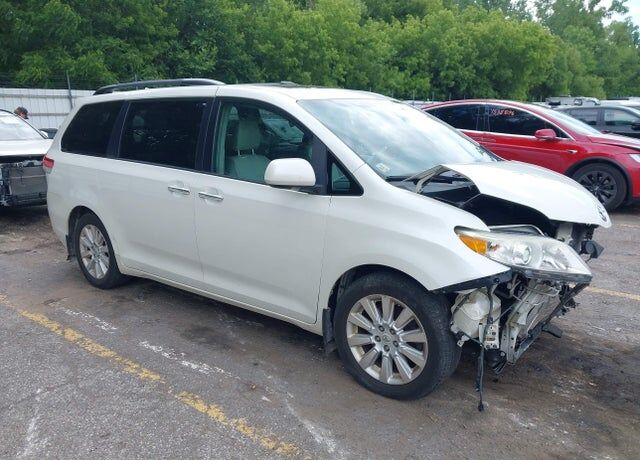 2012 TOYOTA Sienna
