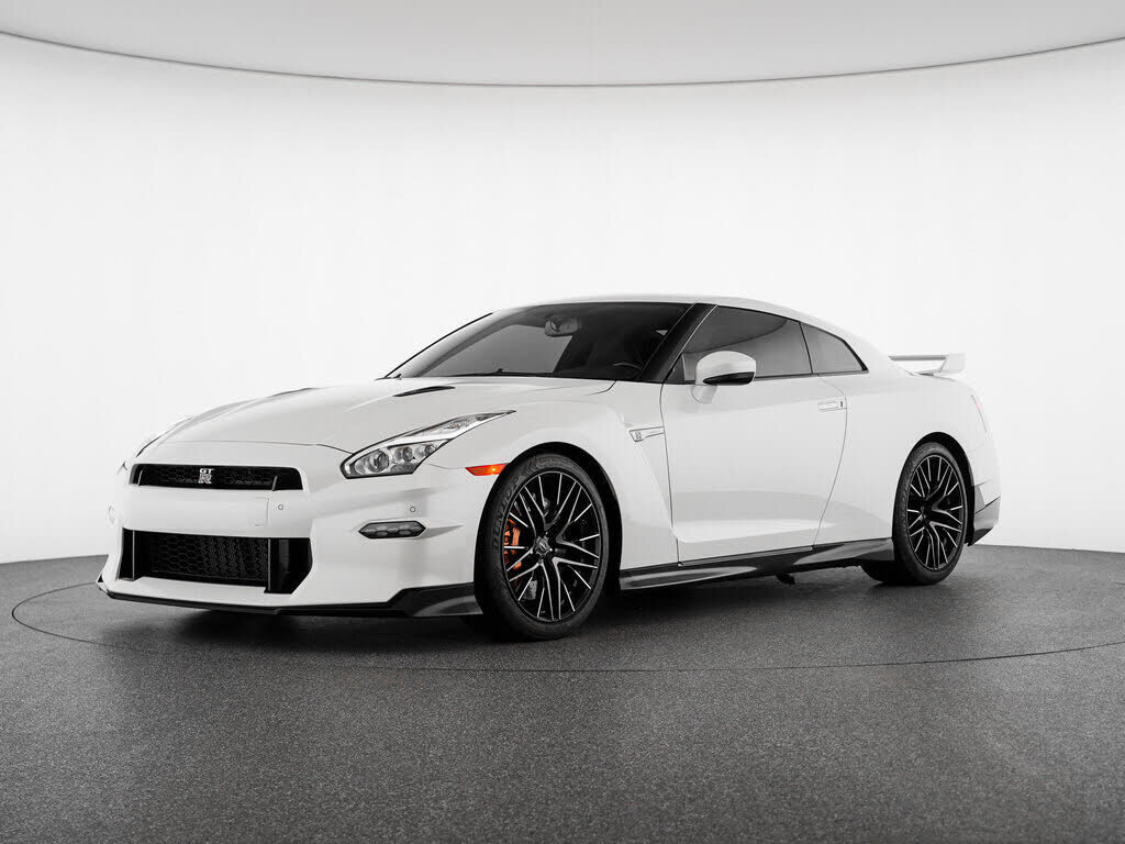 2024 NISSAN GT-R