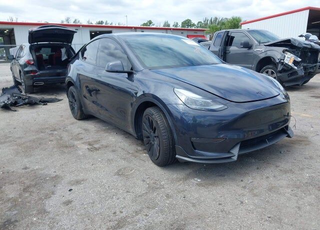 2024 TESLA Model Y
