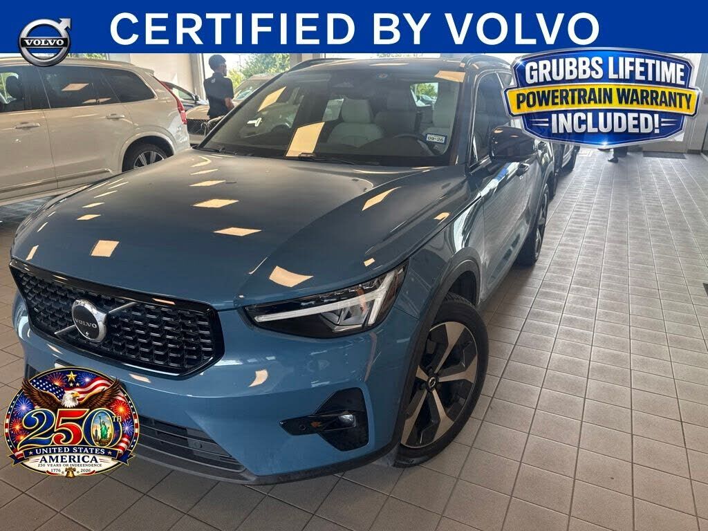 2024 VOLVO XC40