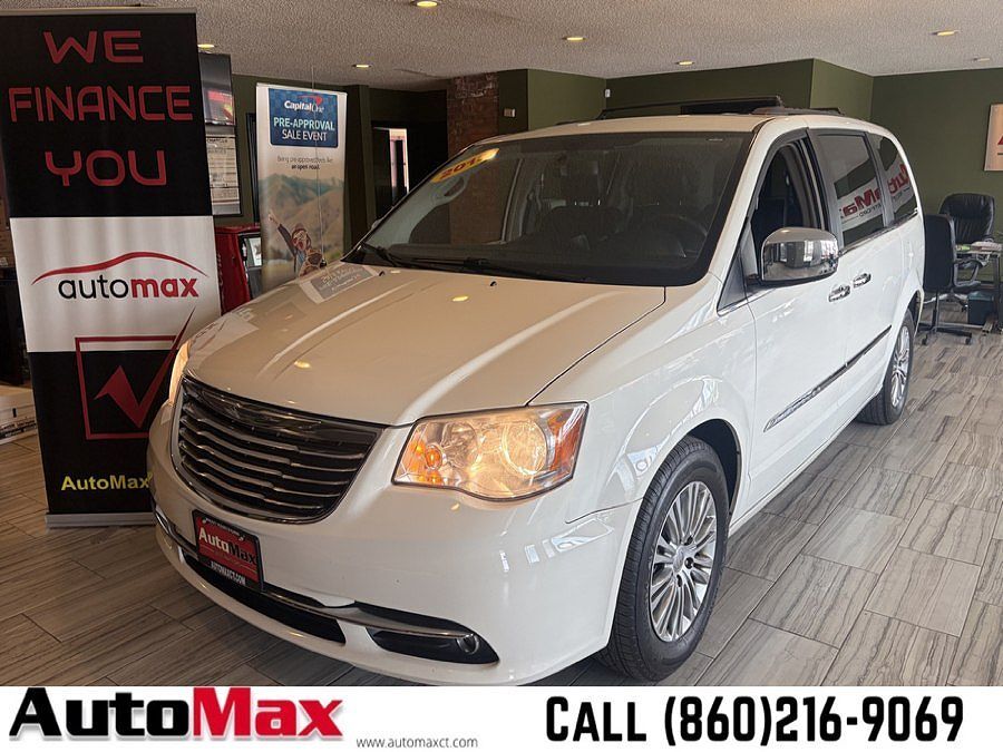 2013 CHRYSLER Town and Country