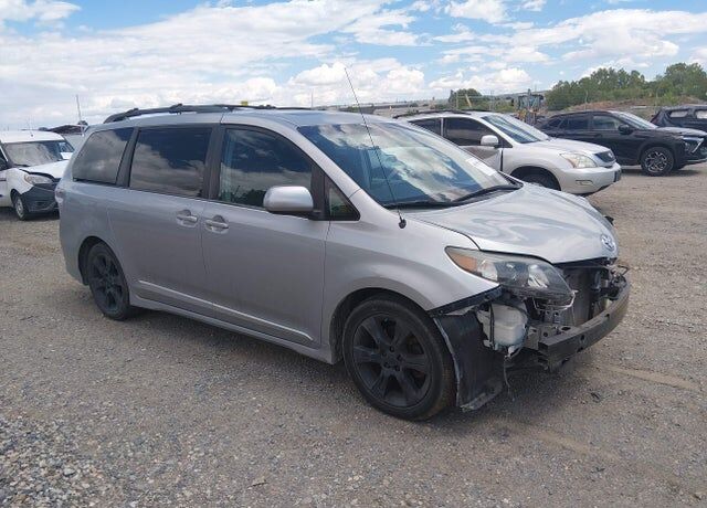2012 TOYOTA Sienna