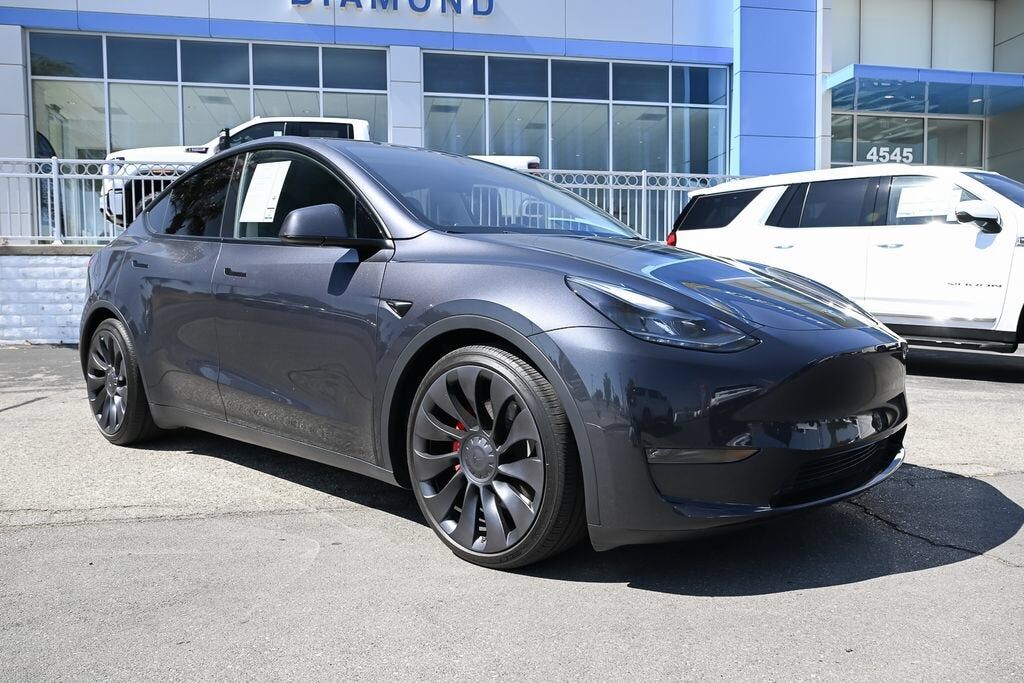 2024 TESLA Model Y