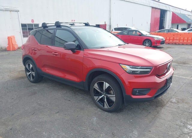 2021 VOLVO XC40
