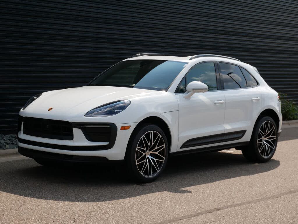 2026 PORSCHE Macan