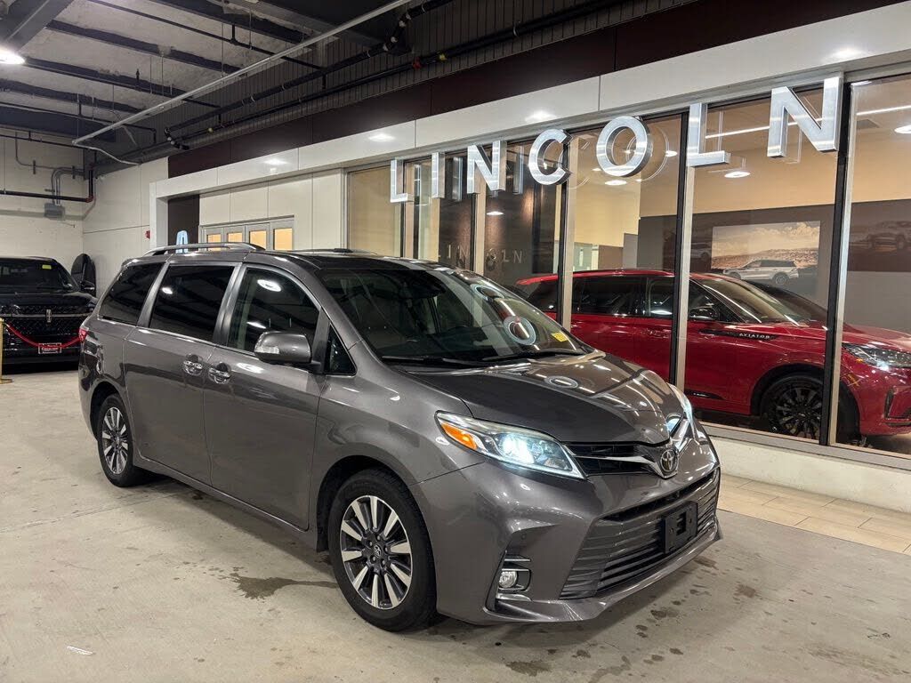 2020 TOYOTA Sienna