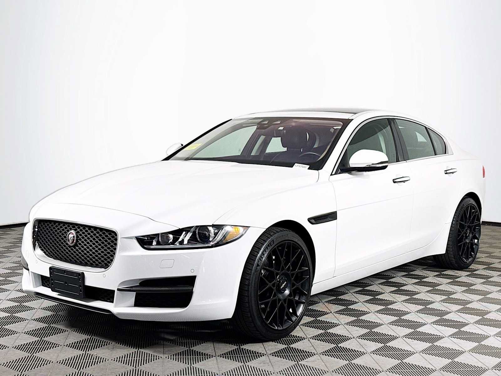 2019 JAGUAR XE