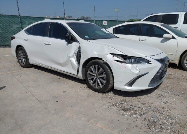 2019 LEXUS ES